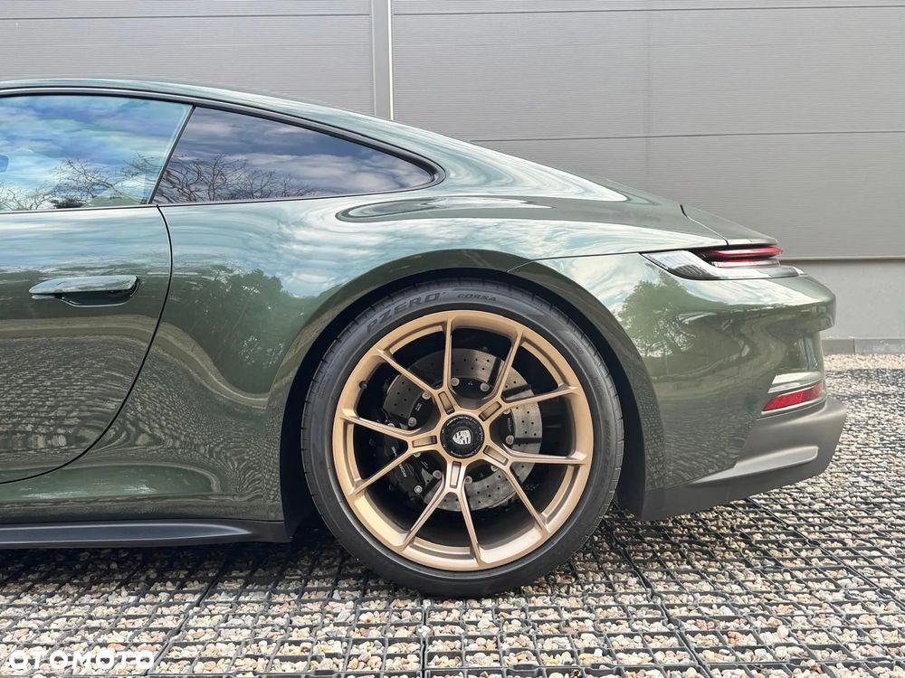 Porsche 911 GT3 Touring - 22