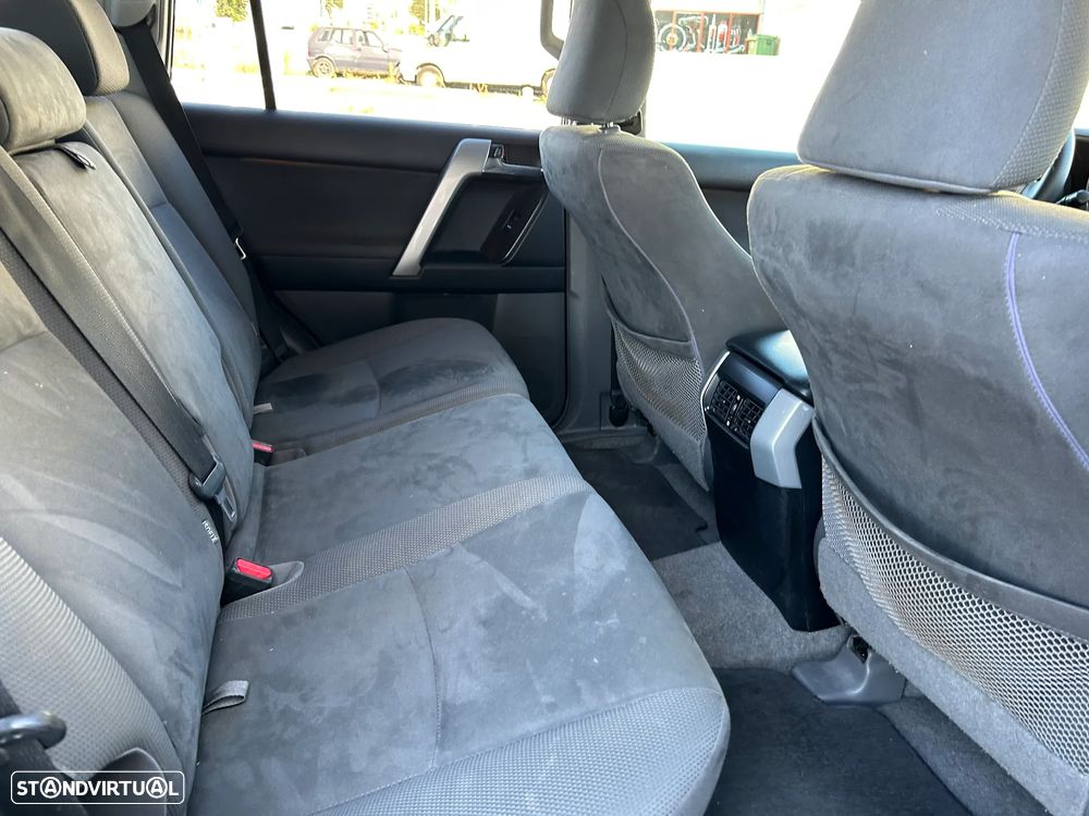 Toyota Land Cruiser - 23