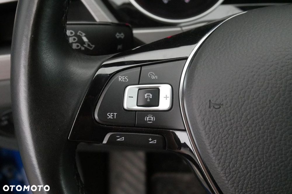 Volkswagen Touran - 22