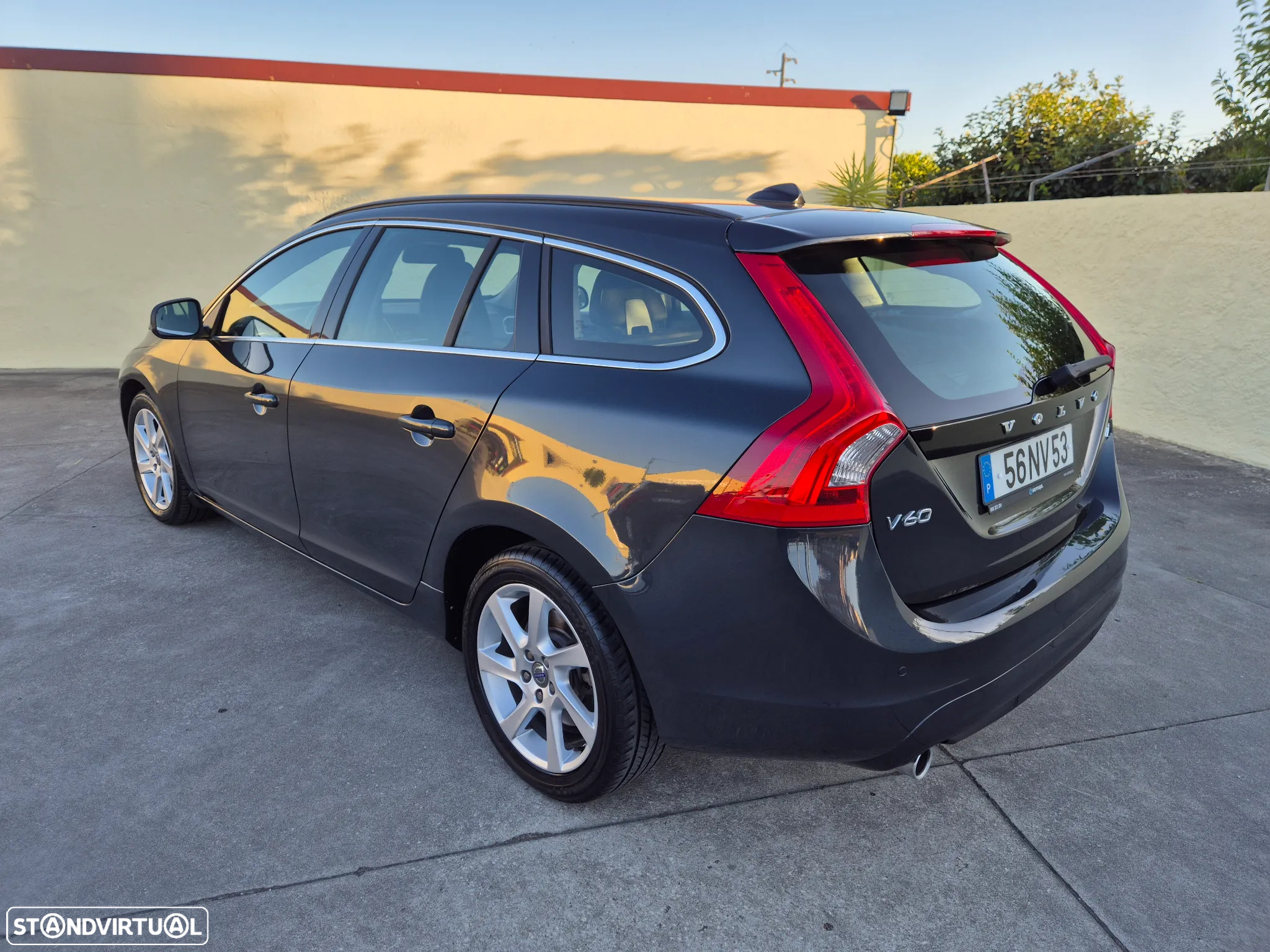 Volvo V60 1.6 D2 Momentum Eco Powershift - 17