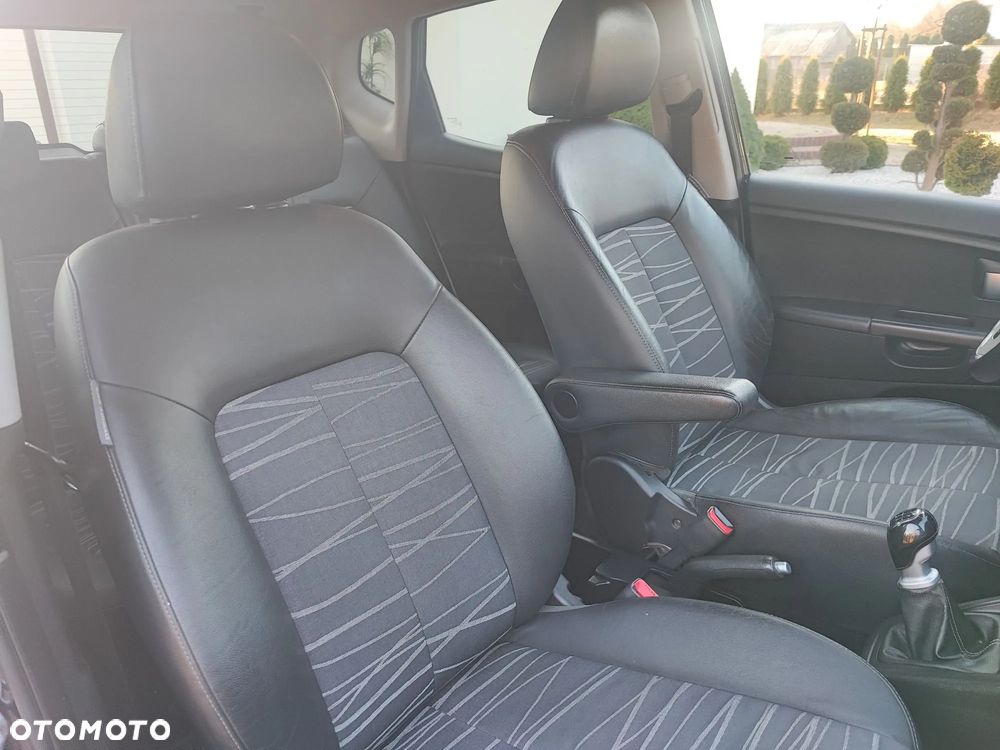 Kia Venga 1.4 CRDi 90 Vision - 30