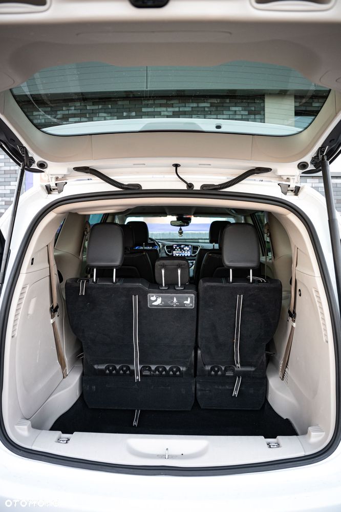 Chrysler Pacifica - 19