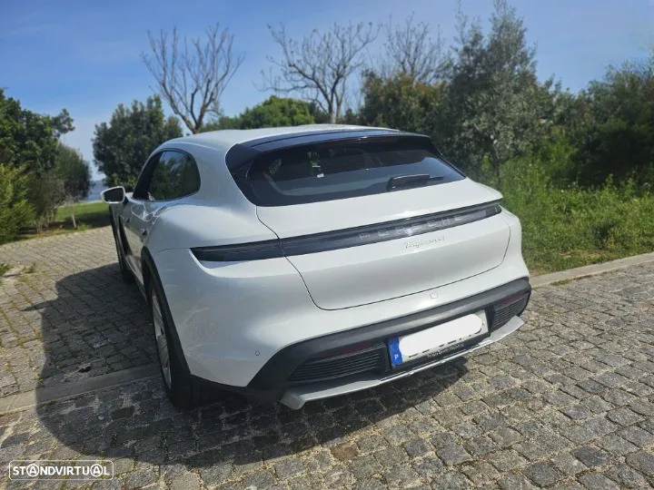 Porsche Taycan Cross Turismo 4 - 33