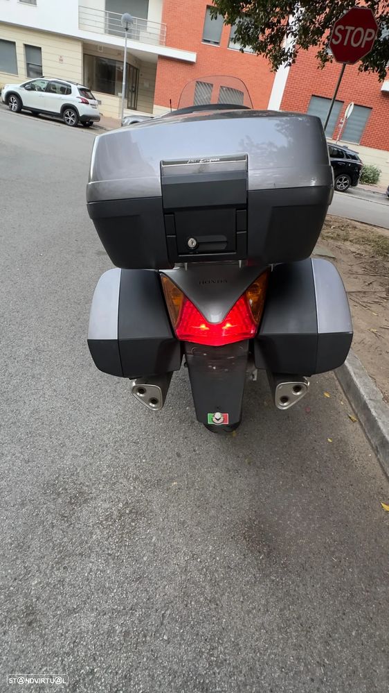 Honda Pan European ST1300 - 10