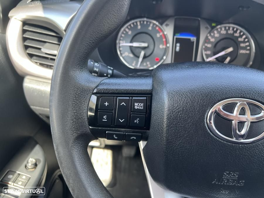 Toyota Hilux 2.4 D-4D 4WD CD CM - 26