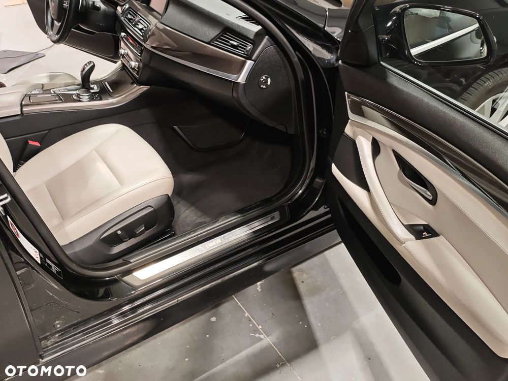 BMW Seria 5 525d xDrive Modern Line - 14