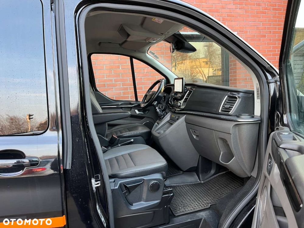 Ford Tourneo Custom - 28