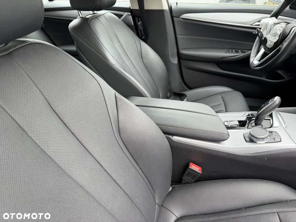 BMW Seria 5 530d xDrive mHEV Luxury Line sport - 8