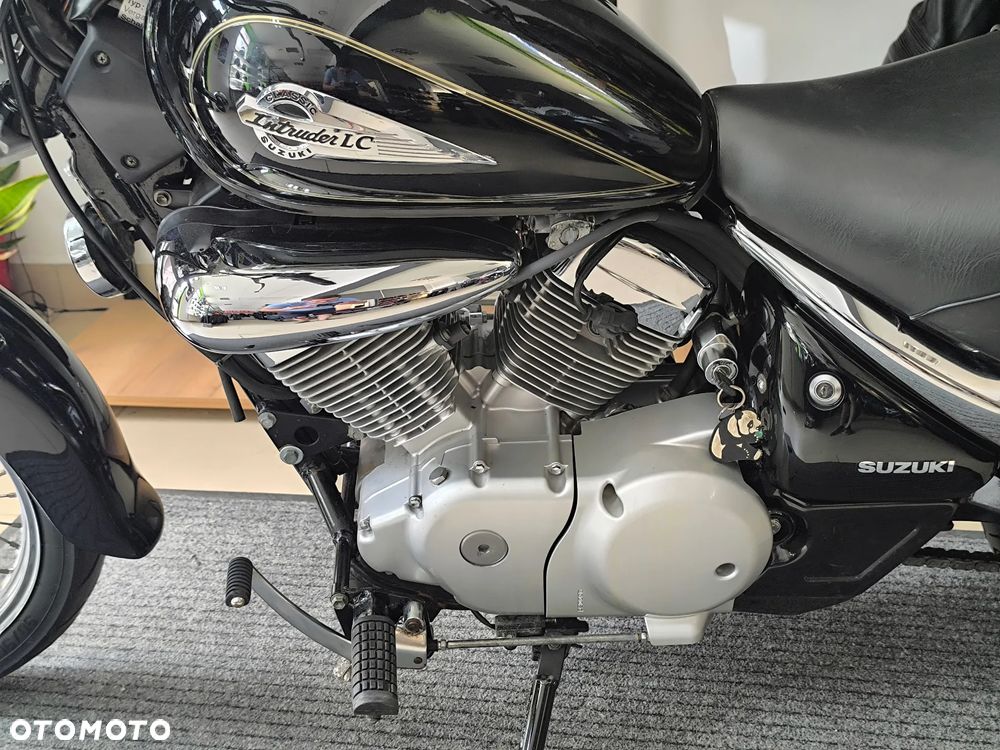Suzuki Intruder - 6