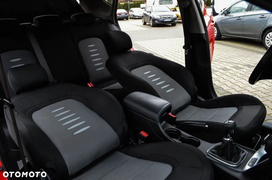 Kia Ceed 1.6 CRDi 128 Fifa World Cup Edition - 38