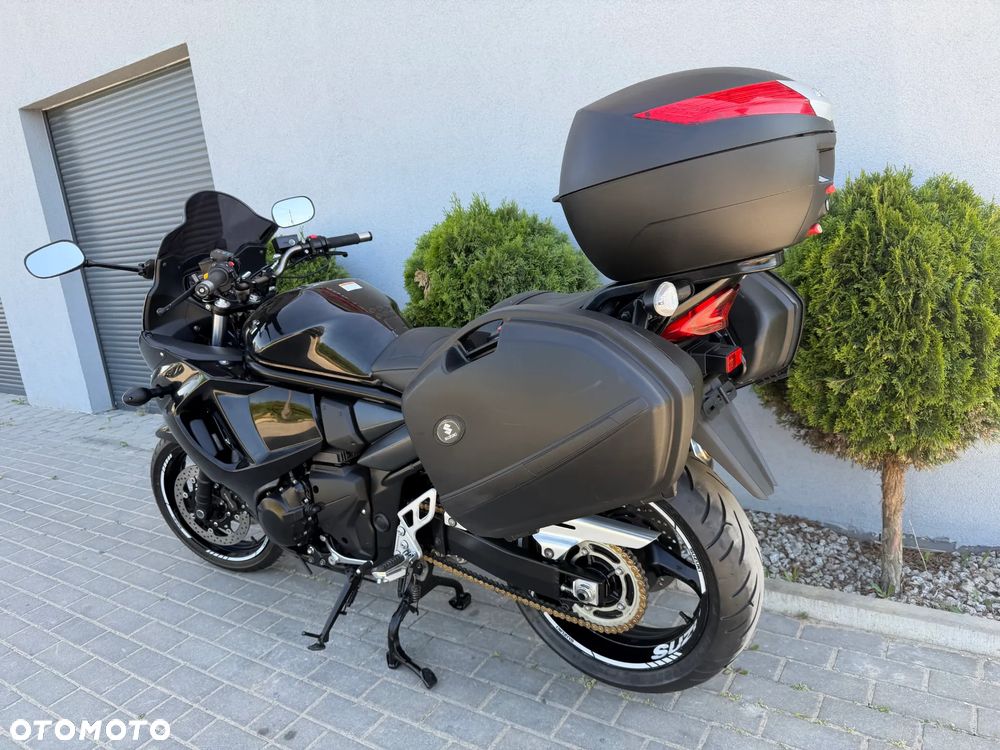 Suzuki GSX - 6