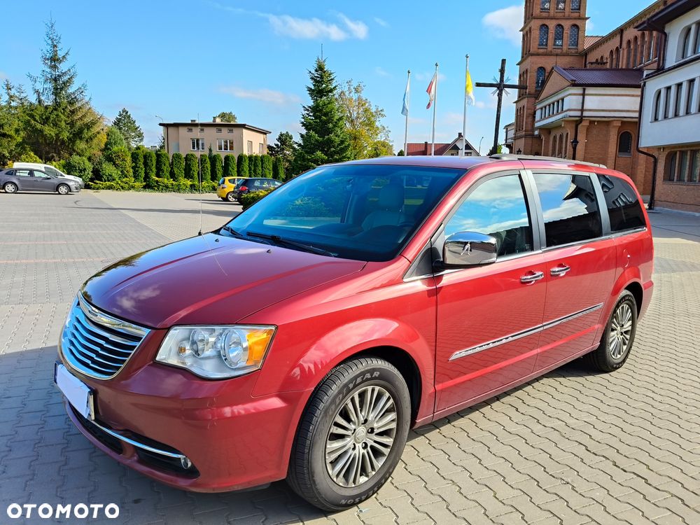 Chrysler Town & Country - 6
