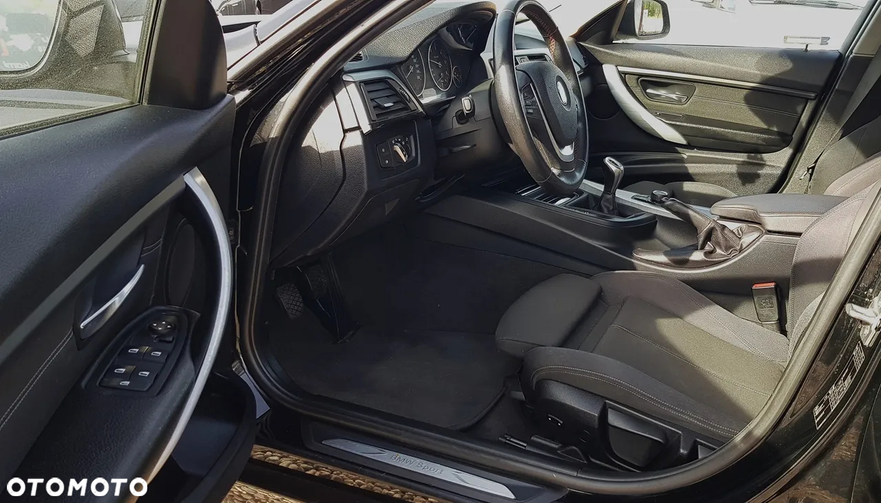 BMW Seria 3 320d Sport Line - 12