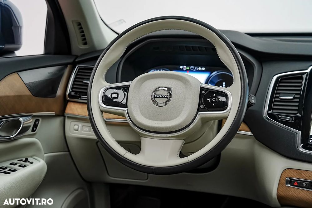 Volvo XC 90 T8 eAWD Momentum Pro - 38
