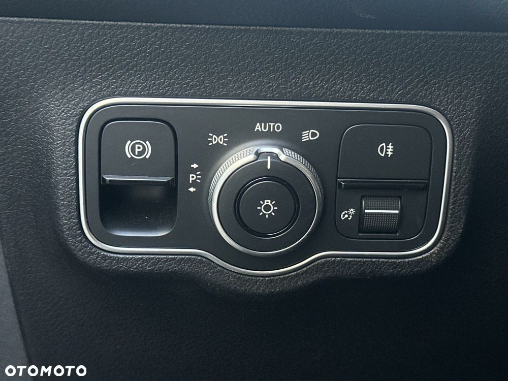 Mercedes-Benz GLB 200 Progressive 7G-DCT - 22