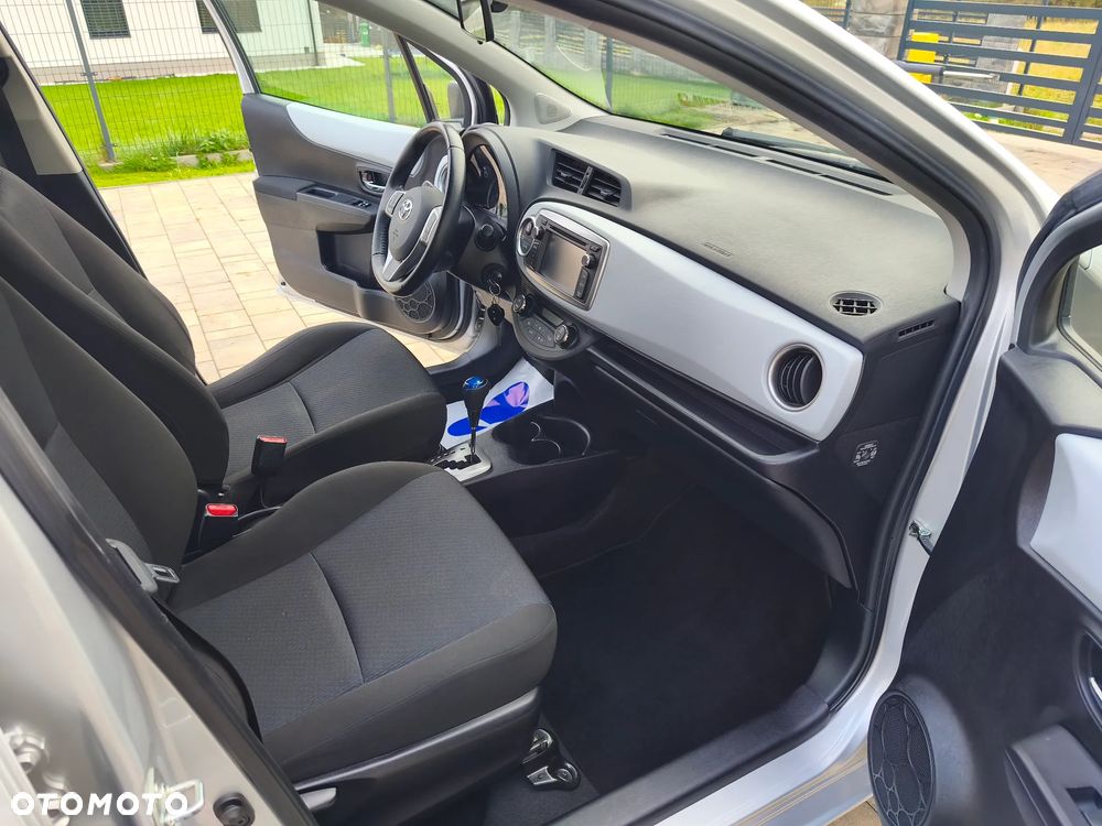 Toyota Yaris Hybrid 100 Sol - 18