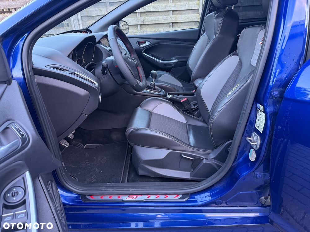 Ford Focus ST - 14