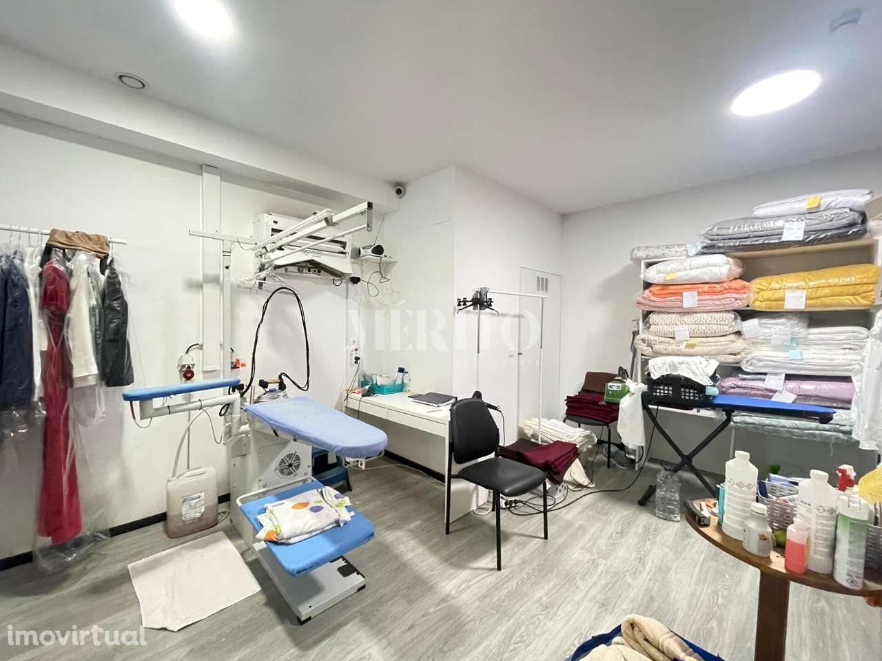 Trespasse de Lavandaria com Self-Service - Grande imagem: 3/19