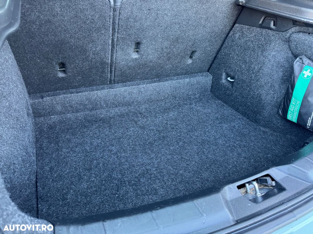 Volvo V40 D2 - 32