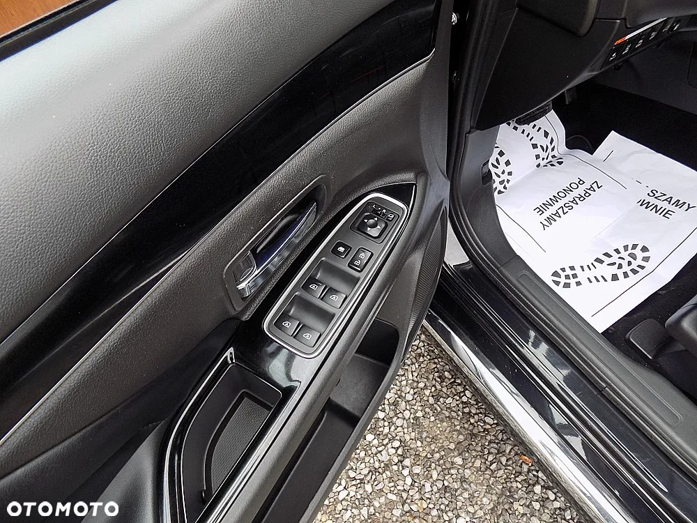 Mitsubishi Outlander 2.4 4WD Plug-In Hybrid Top - 9