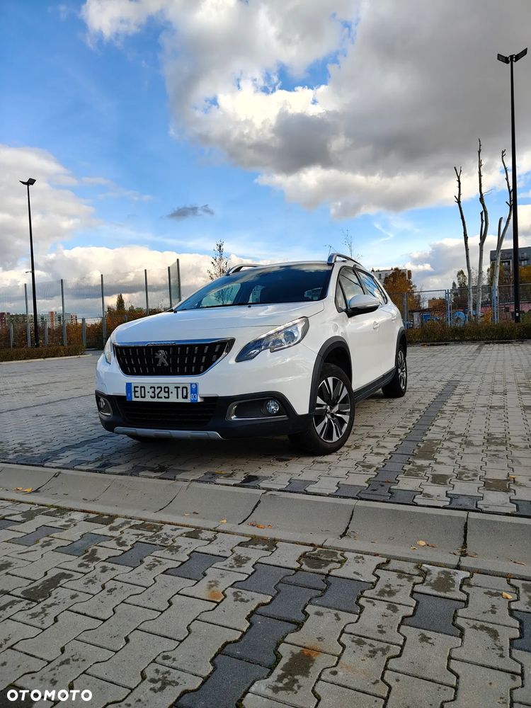 Peugeot 2008 1.2 Pure Tech Allure S&S - 17