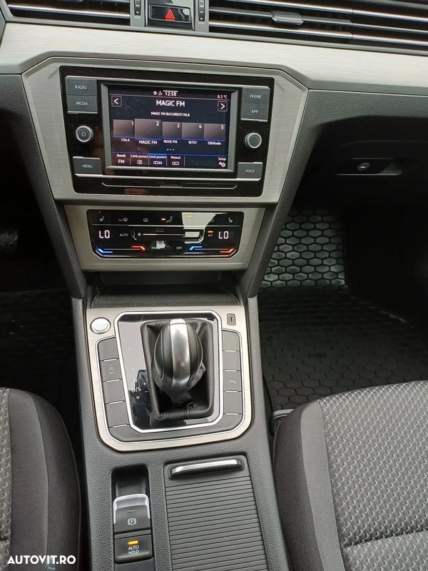 Volkswagen Passat - 15
