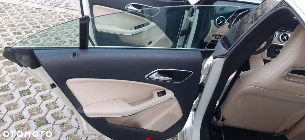 Mercedes-Benz CLA 180 - 12
