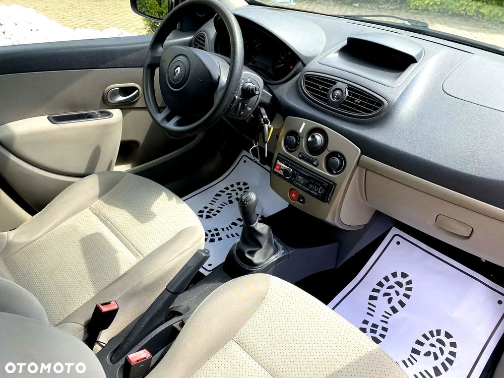 Renault Clio - 30