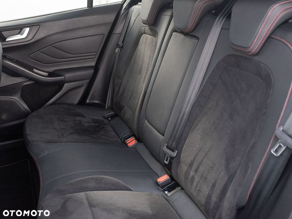 Ford Focus 2.3 EcoBoost ST X - 26