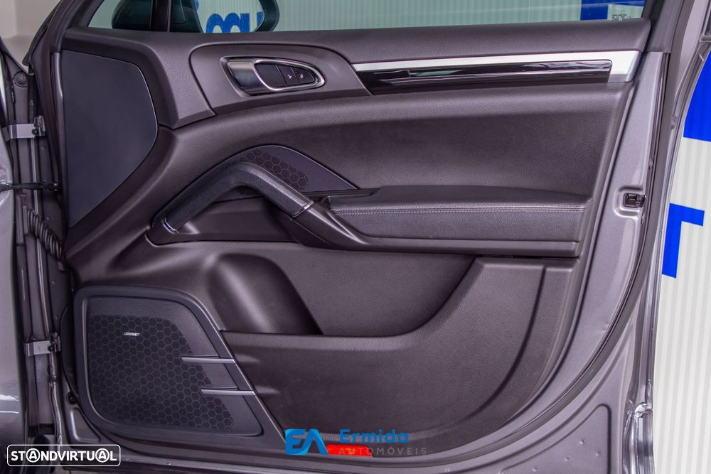 Porsche Cayenne - 46