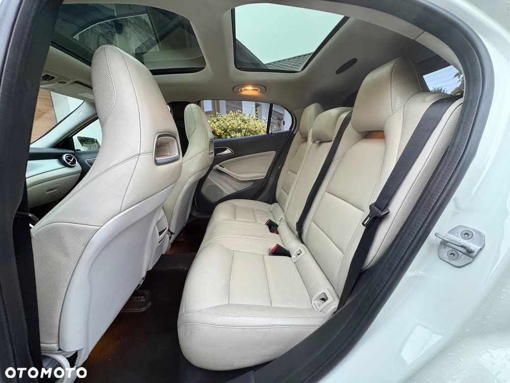 Mercedes-Benz GLA 200 7G-DCT AMG Line - 22