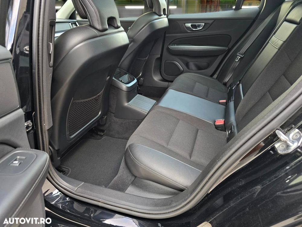 Volvo V60 T6 AWD Twin Engine Geartronic Momentum Pro - 7