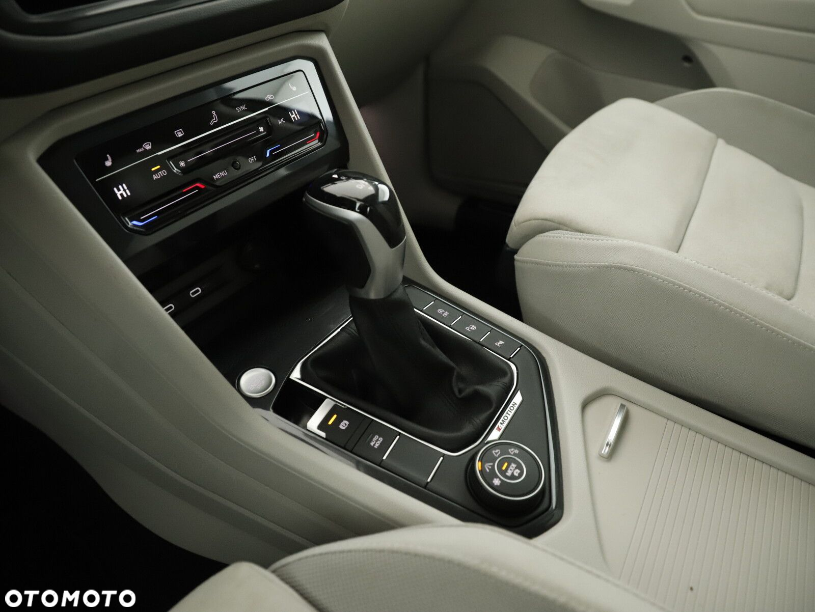 Volkswagen Tiguan 2.0 TSI 4Mot Elegance DSG - 25