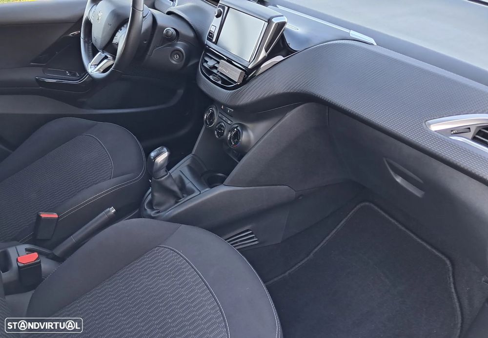 Peugeot 208 1.2 PureTech Style - 12
