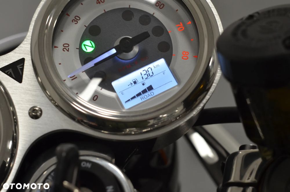 Triumph Thruxton - 23