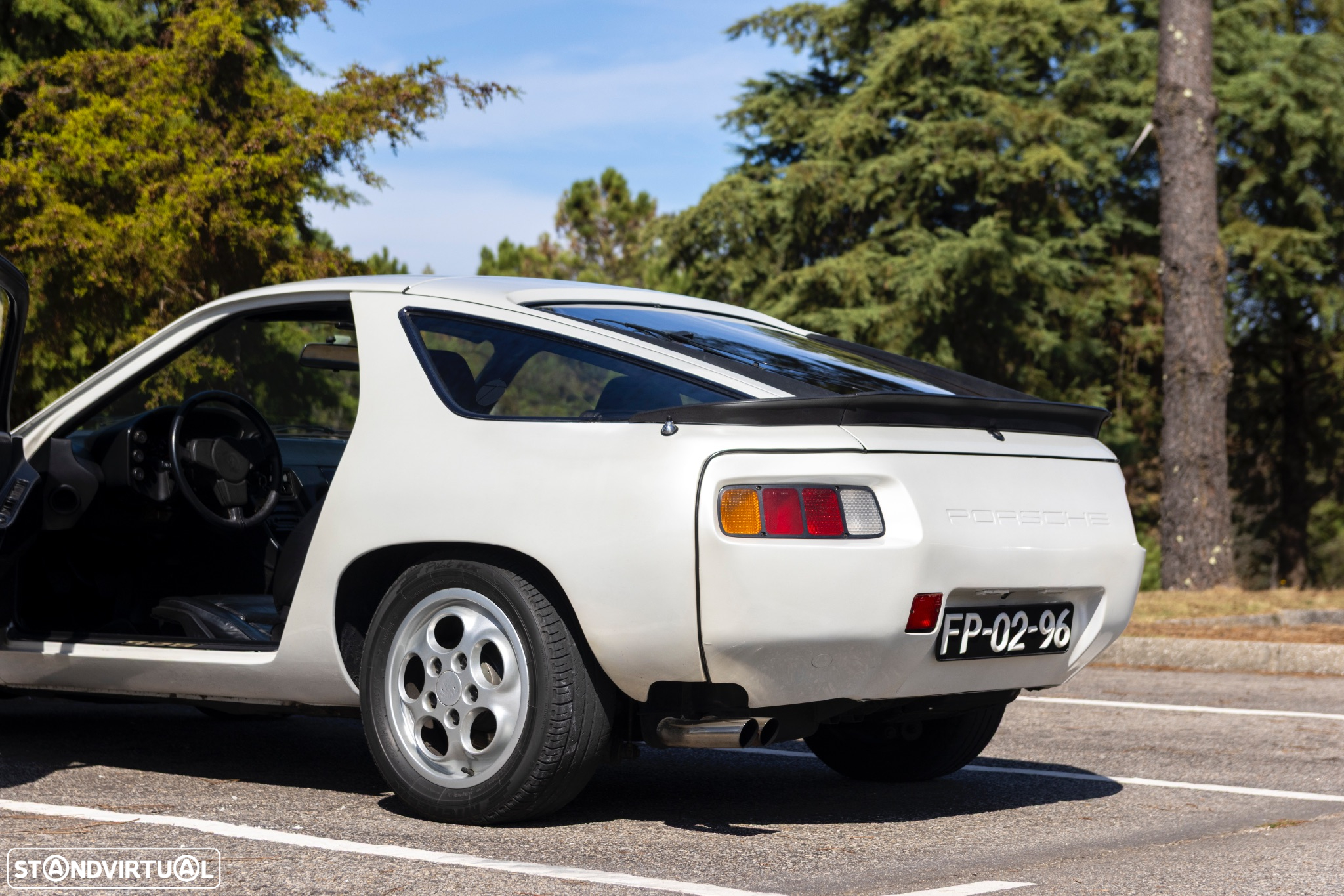Porsche 928 - 12