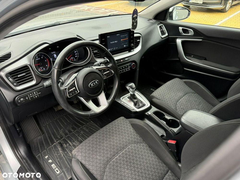 Kia Ceed - 10