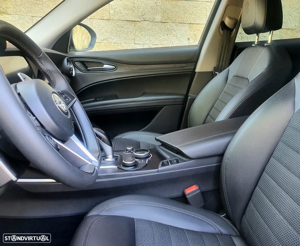 Alfa Romeo Stelvio 2.2 D B-Tech AT8 - 28