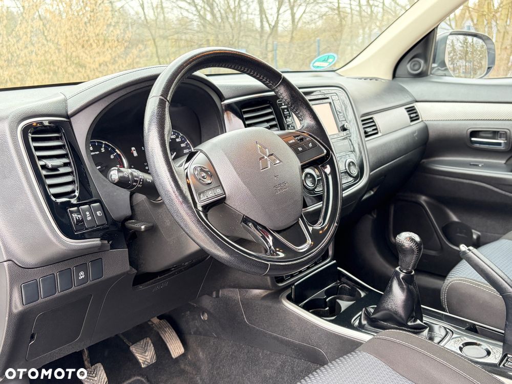 Mitsubishi Outlander 2.0 2WD Invite - 11