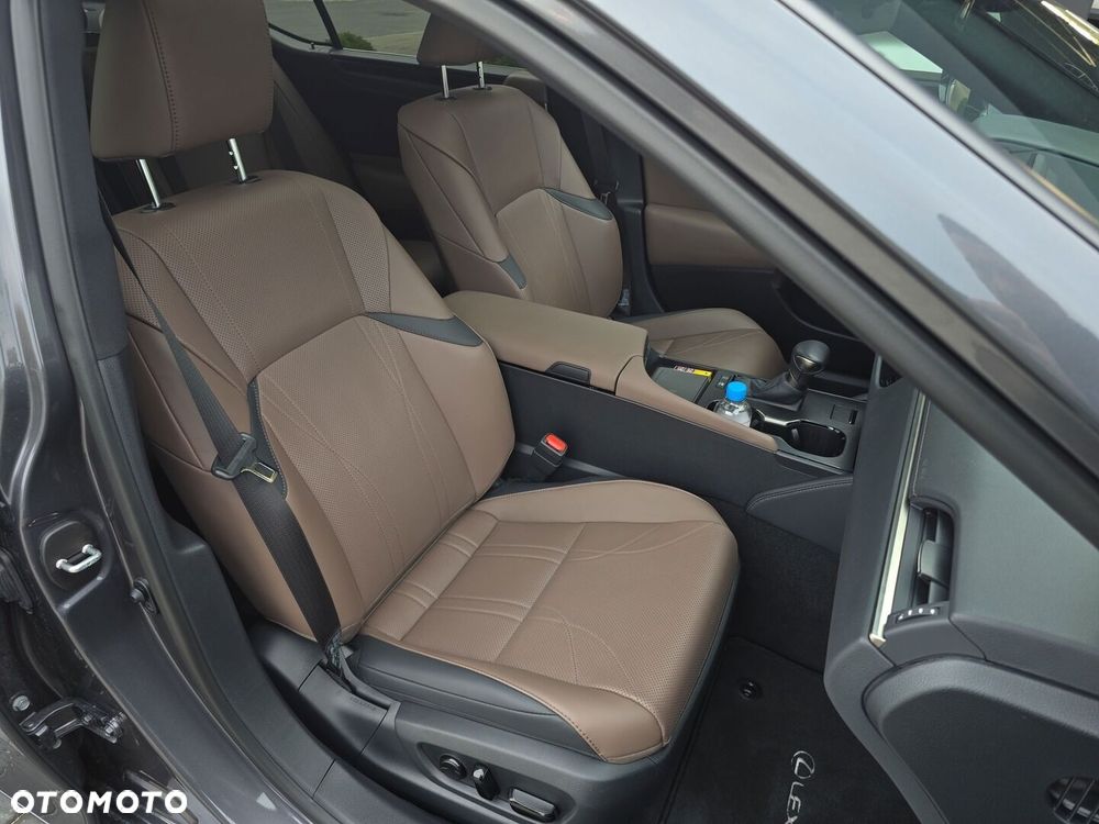 Lexus ES 2025