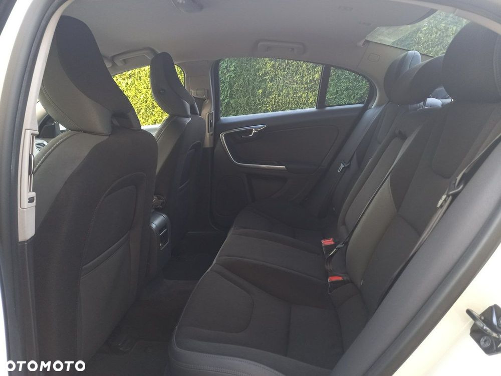 Volvo S60 D2 Momentum - 26
