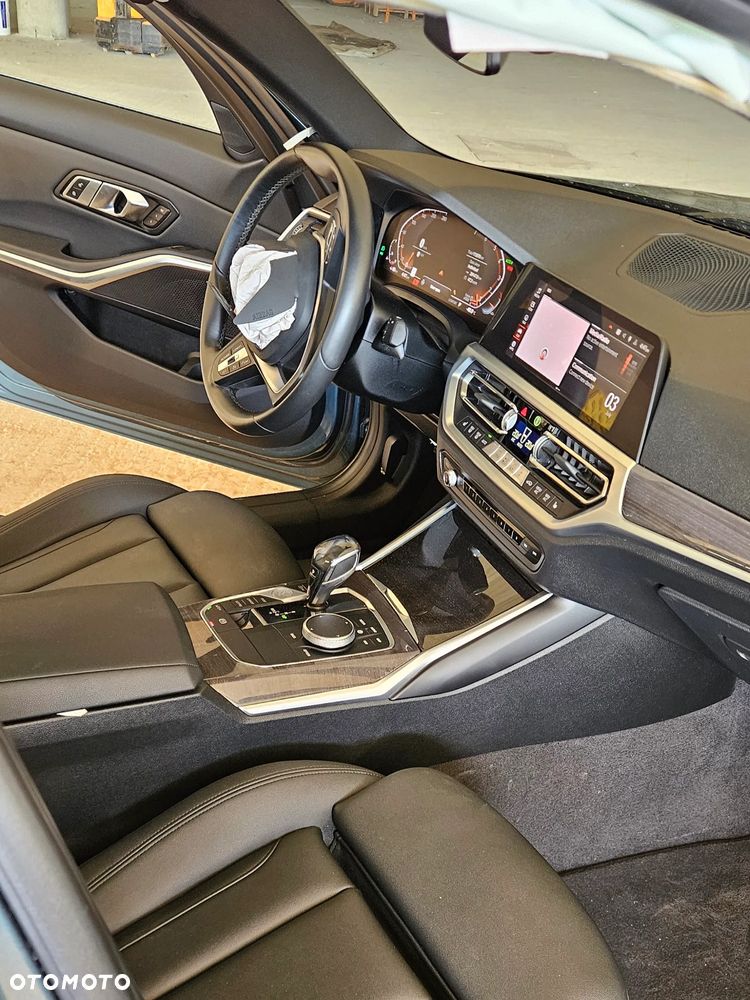 BMW Seria 3 330i Sport Line - 12