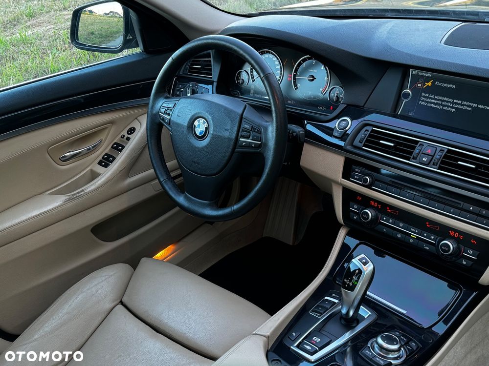 BMW Seria 5 525d Sport-Aut Modern Line - 12