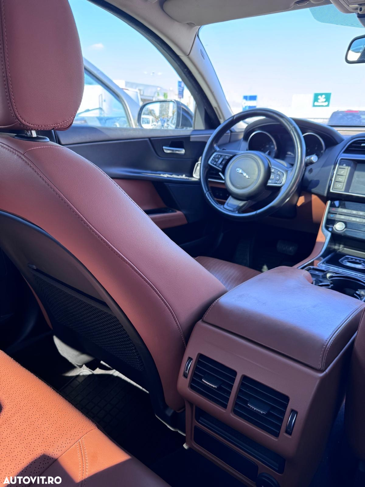 Jaguar XE 2.0 AWD Prestige - 7