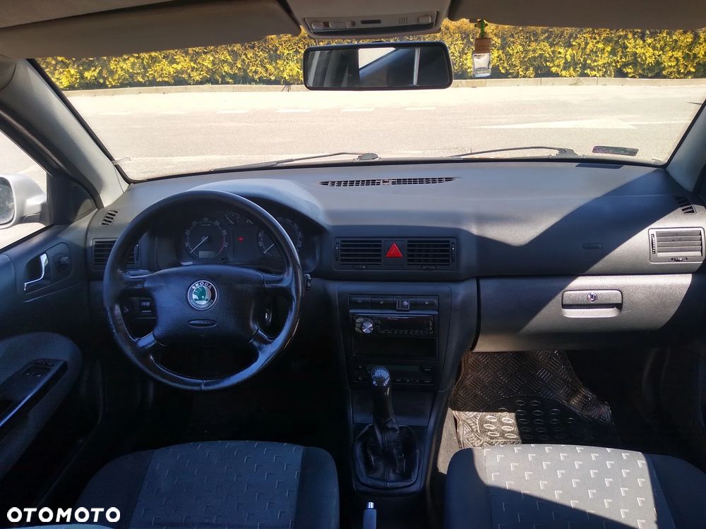 Skoda Octavia 1.6 Tour - 7