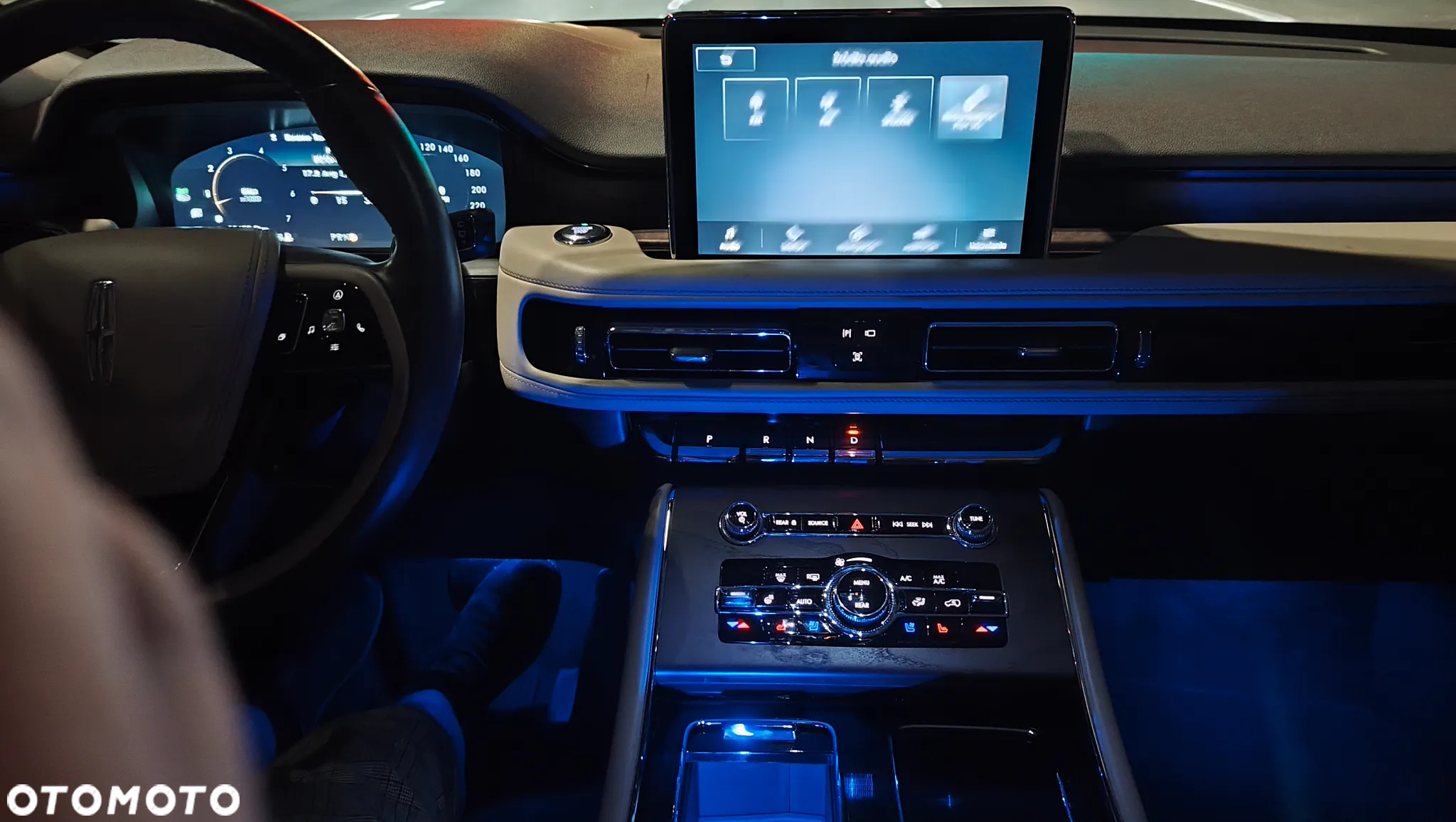 Lincoln Aviator - 10