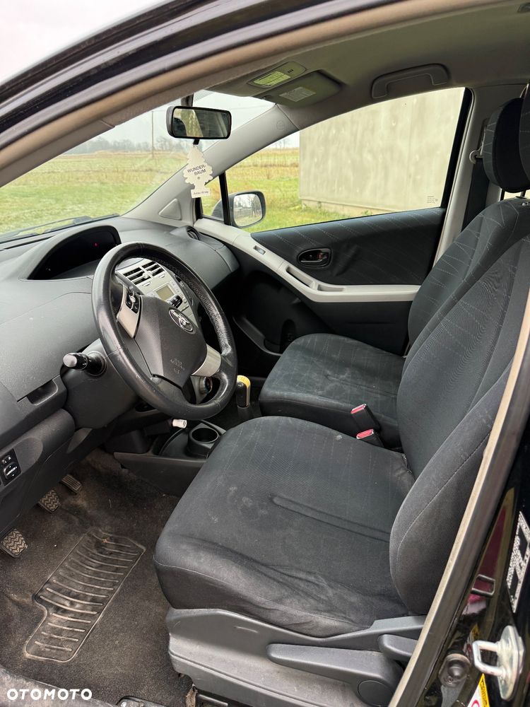 Toyota Yaris 1.3 - 3