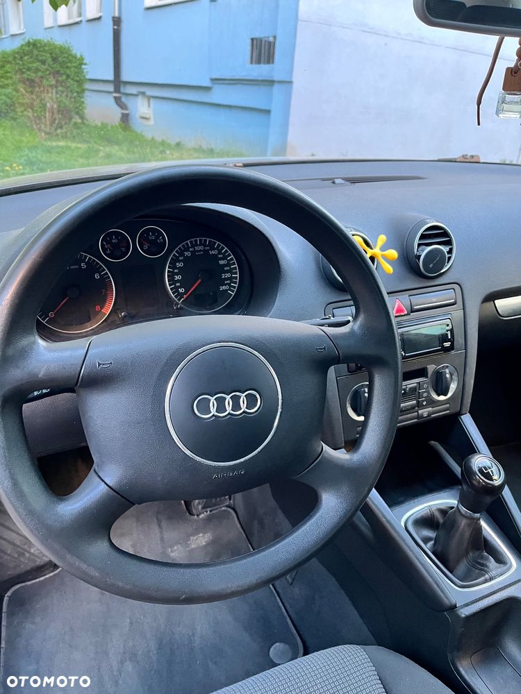 Audi A3 3-drzwiowe 1.6 Ambiente - 11