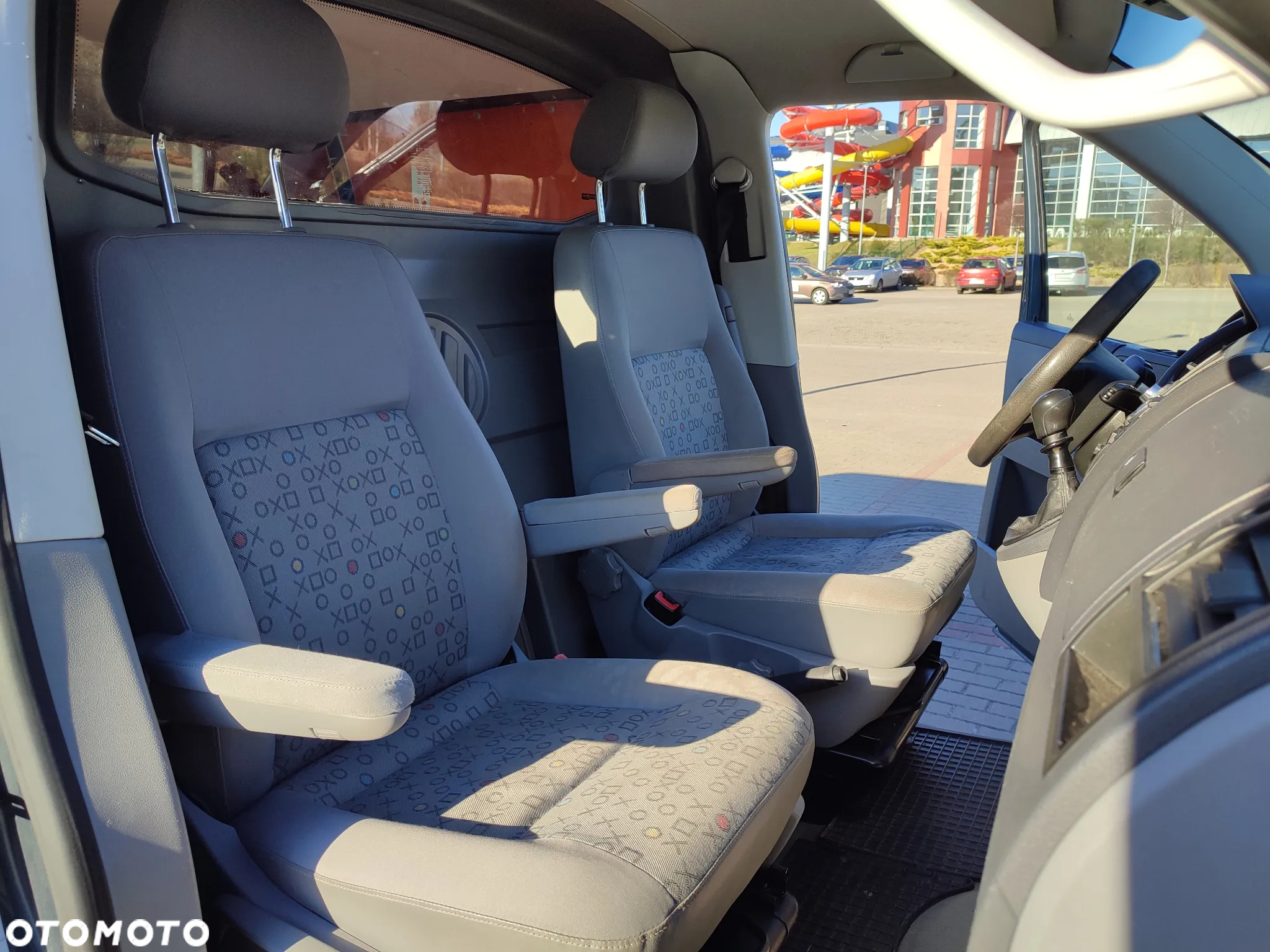 Volkswagen T5 Long L2H1 2.5TDI Klima, Alu, Skrzydełka, Podłokietniki, Po pełnym serwisie - 37