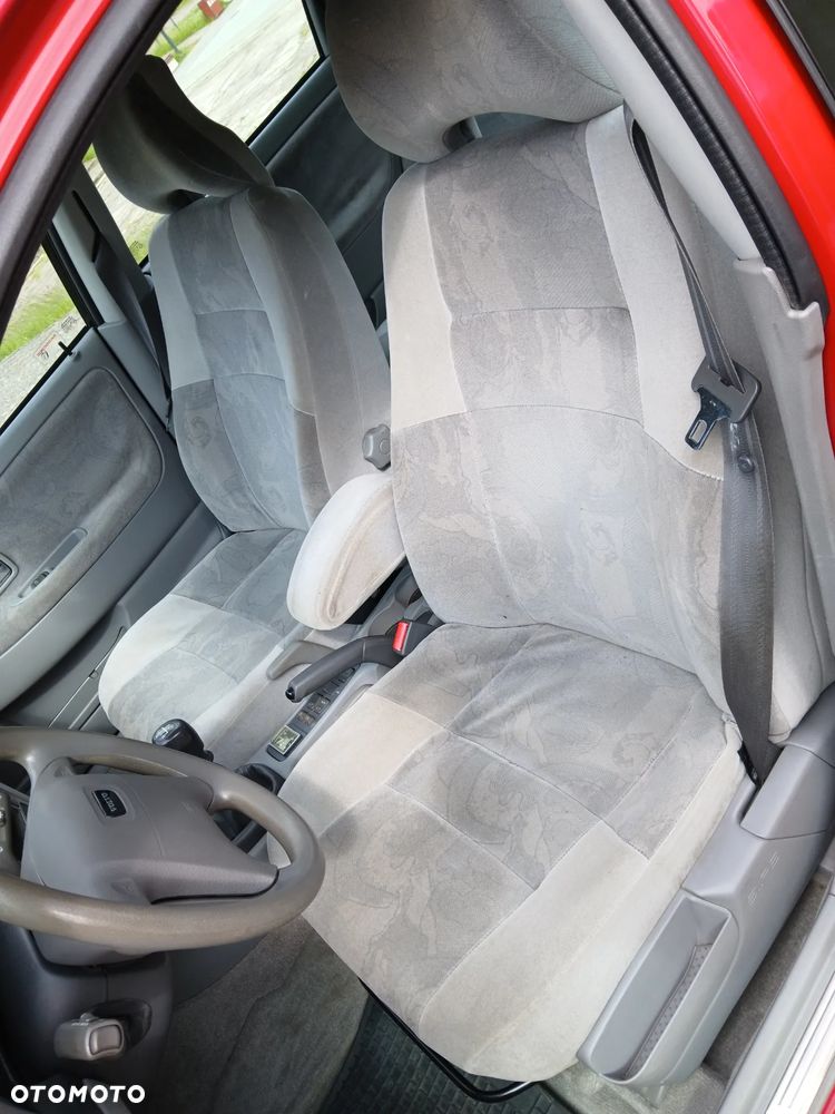 Volvo V40 - 18